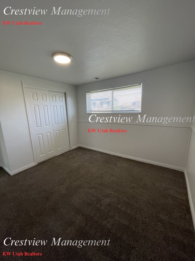 Building Photo - Spacious Home in Magna – Convenient Location! 1st month's rent free!
