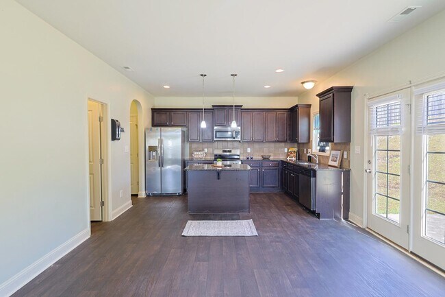 Building Photo - 1628 Mount Rainer Dr