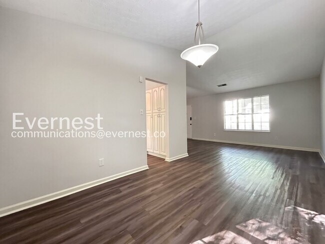 Building Photo - 640 Cranberry Trail