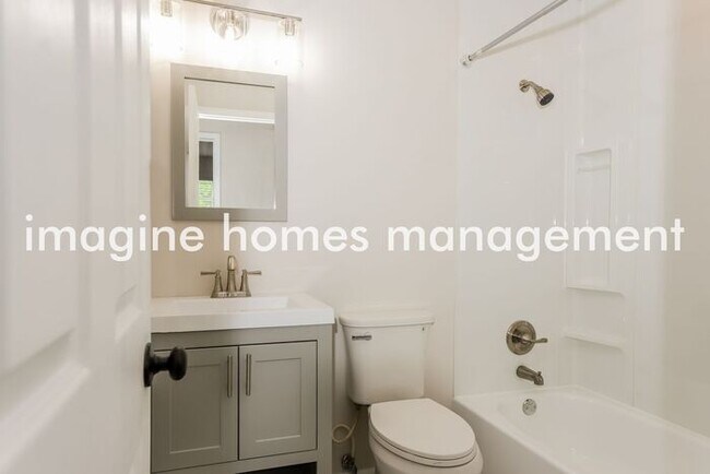 Building Photo - Lovely, renovated 3 bedroom home in Ballwin