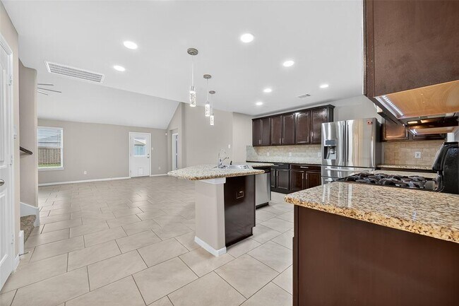 Building Photo - 3026 Village Creek Dr