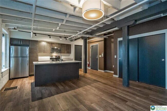 Building Photo - 107 Hamilton St