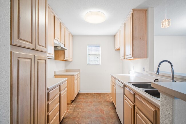 Building Photo - 2224 Shady Tree Ln