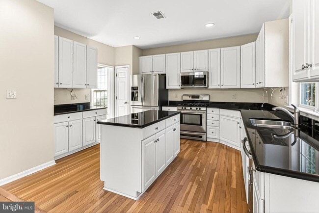 Building Photo - 47497 Saulty Dr