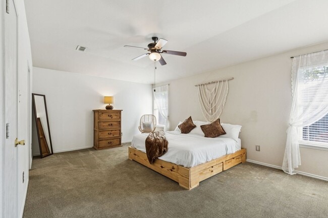 Building Photo - FLEXIBLE LEASE, STAY LONGER SAVE MORE!