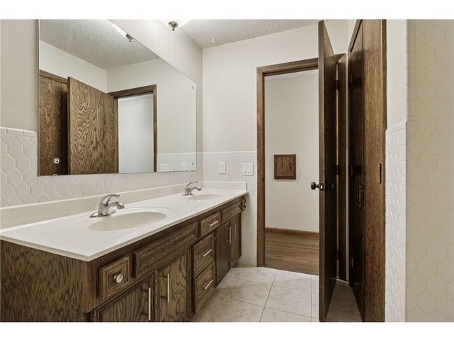 Building Photo - 7207 Heatherton Cir