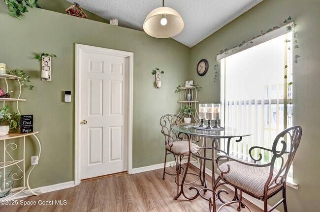 Building Photo - 1652 La Maderia Dr
