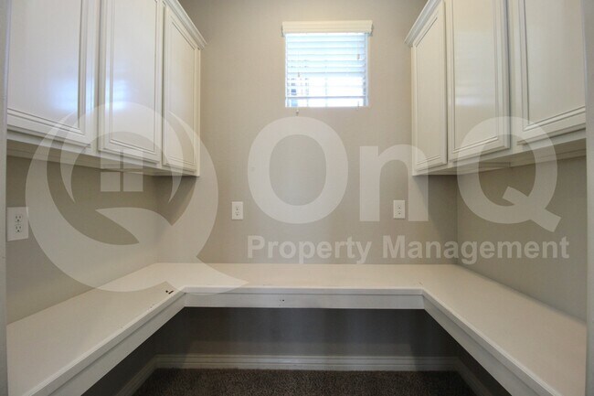 Building Photo - 4247 E Comstock Dr