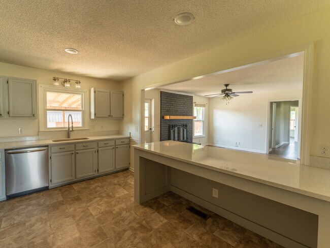 Building Photo - 2981 Bridle Dr