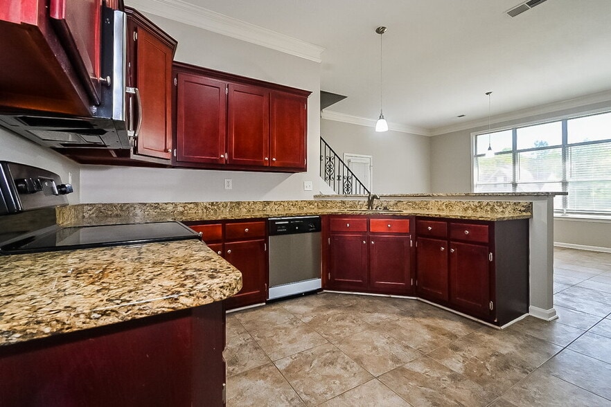 Building Photo - 6157 Braybourne Main