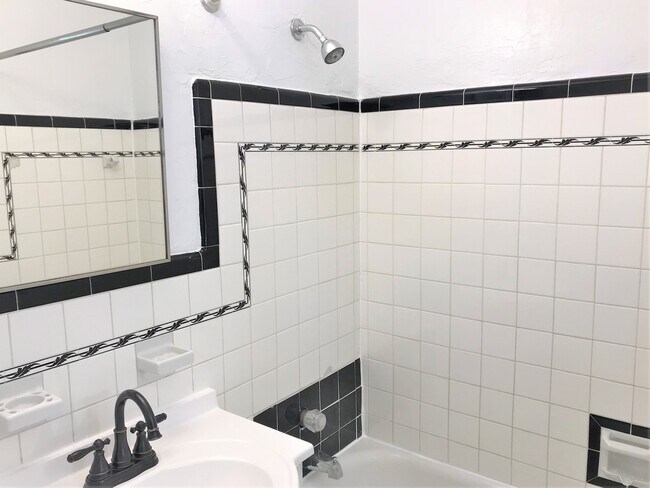 Building Photo - AMAZING 3 BED, 2 BATH Plus Study MILLERS ADDITION NW OKC