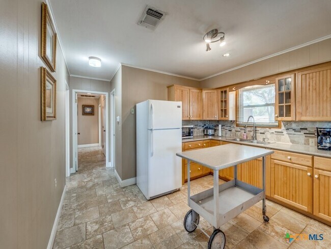 Building Photo - 1660 McIver