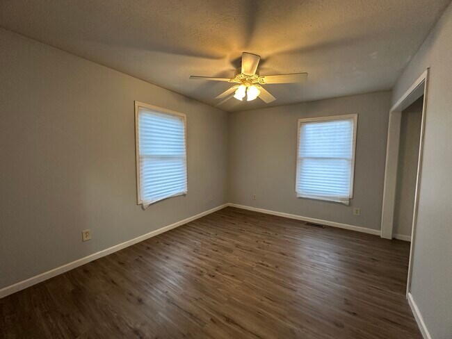 Building Photo - 104 W Davis St