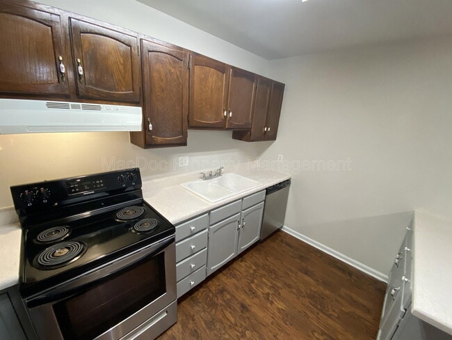 Building Photo - 719 Olde Greenwich Cir