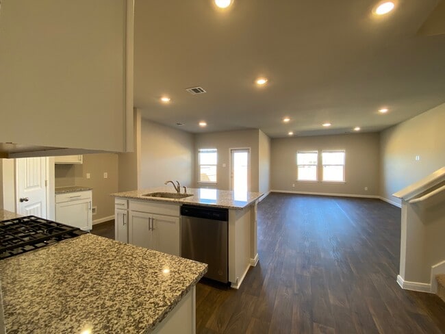Building Photo - 154 Solitude Dr