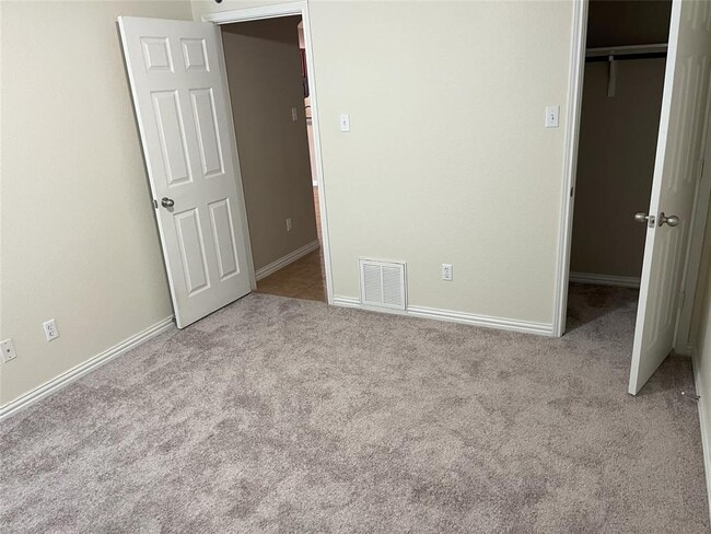 Building Photo - 2375 Garlic Creek Dr