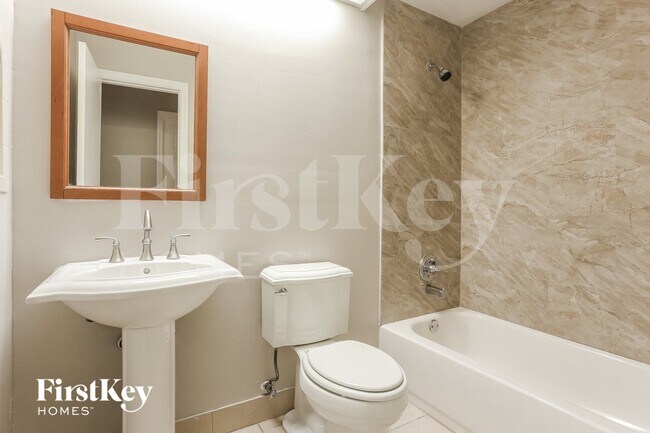 Building Photo - 11201 NW 39th Ct