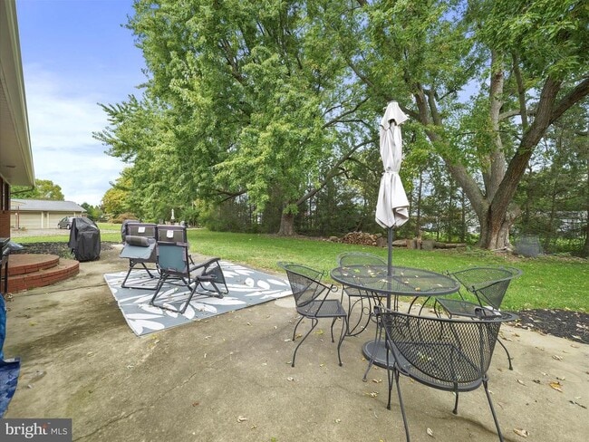 Building Photo - 560 Meadowview Cir