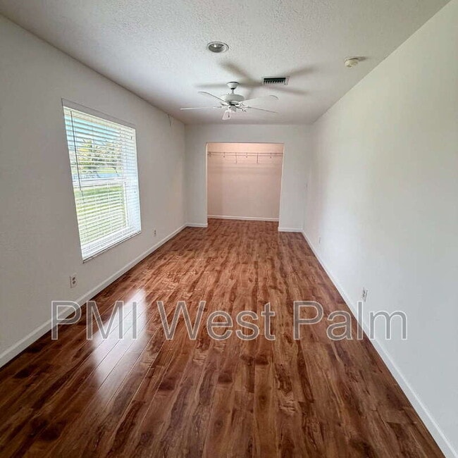 Building Photo - 147 Sunflower Cir