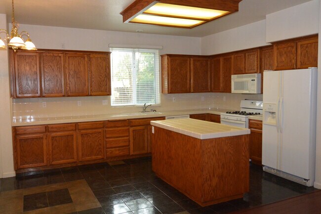 Building Photo - 2222 N Quincy Ct