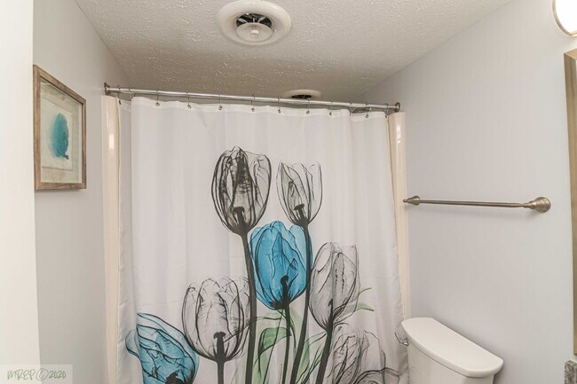 Building Photo - SHORT-TERM LEASE OPTIONS / FULLY FURNISHED APARTMENT/ ALL UTILITIES INCLUDED! WONDERFUL WAYNE MEM...