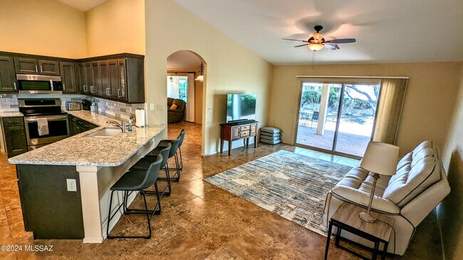 Building Photo - 38135 S Rolling Hills Dr