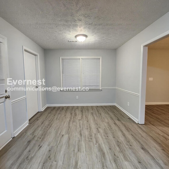 Building Photo - 680 Honey Creek Rd SE