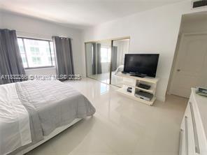 Building Photo - 5415 Collins Ave
