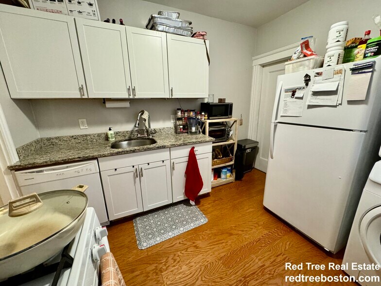 Building Photo - 1992 Commonwealth Ave