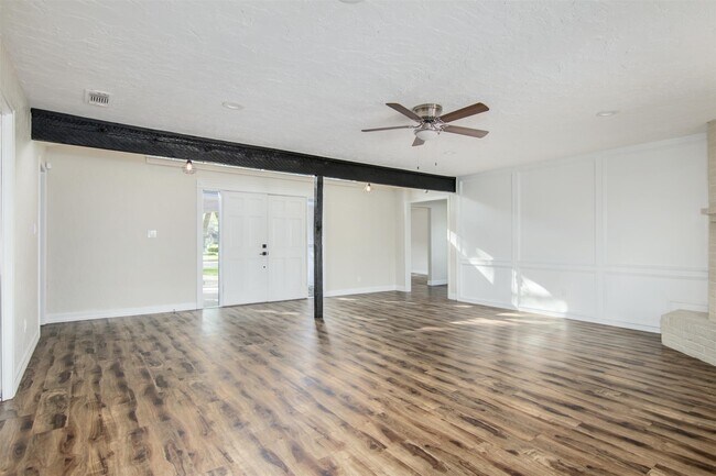Building Photo - 2716 Pinecone Ln