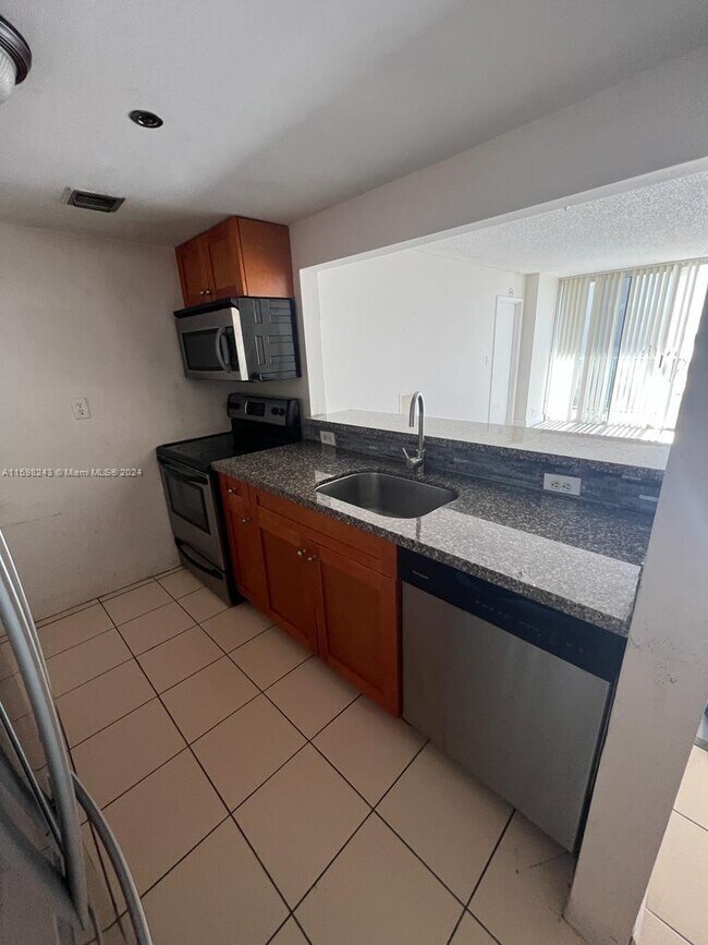 Building Photo - 7601 E Treasure Dr