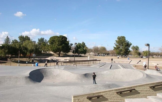 Building Photo - 1211 N Miller Rd