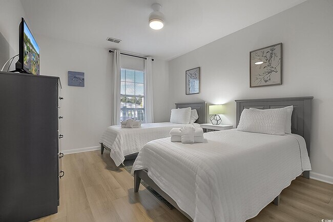 Building Photo - 1204 River Oaks Dr