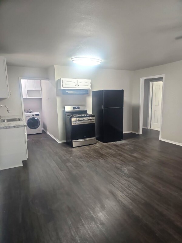 Building Photo - 5003 Lark Ave