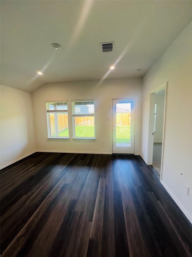 Building Photo - 5215 Mossdale Blf Ln