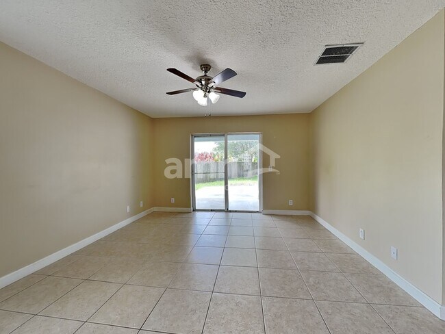 Building Photo - 5940 NW Foust Cir
