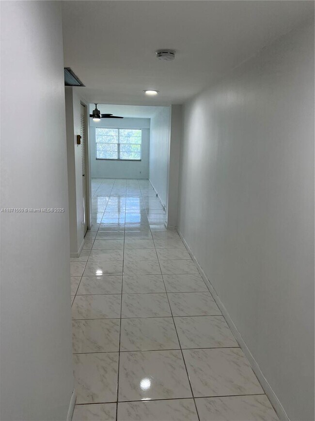 Building Photo - 1200 SW 125th Ave