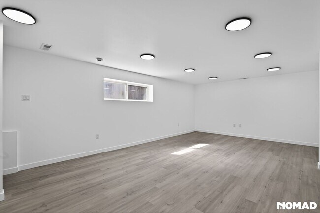 Building Photo - 6552 38th Ave NE