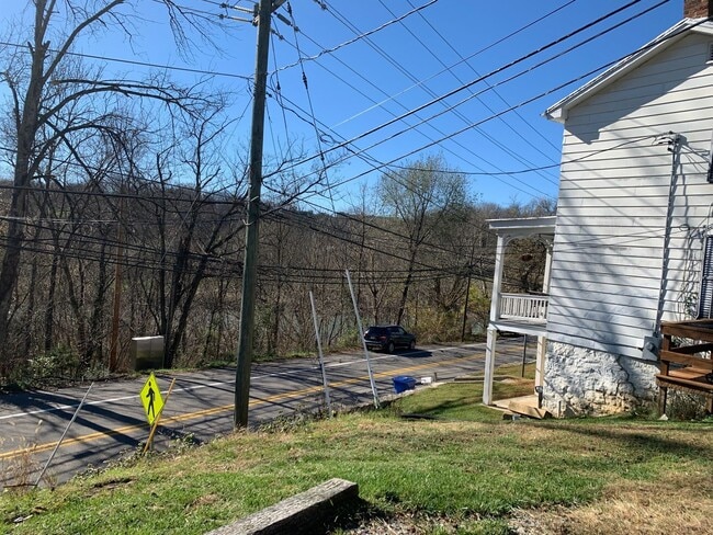 Building Photo - 32 Furrs Mill Rd