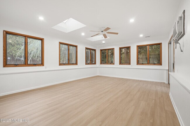 Building Photo - 42 Arno St