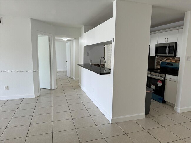 Building Photo - 10410 SW 157th Ct