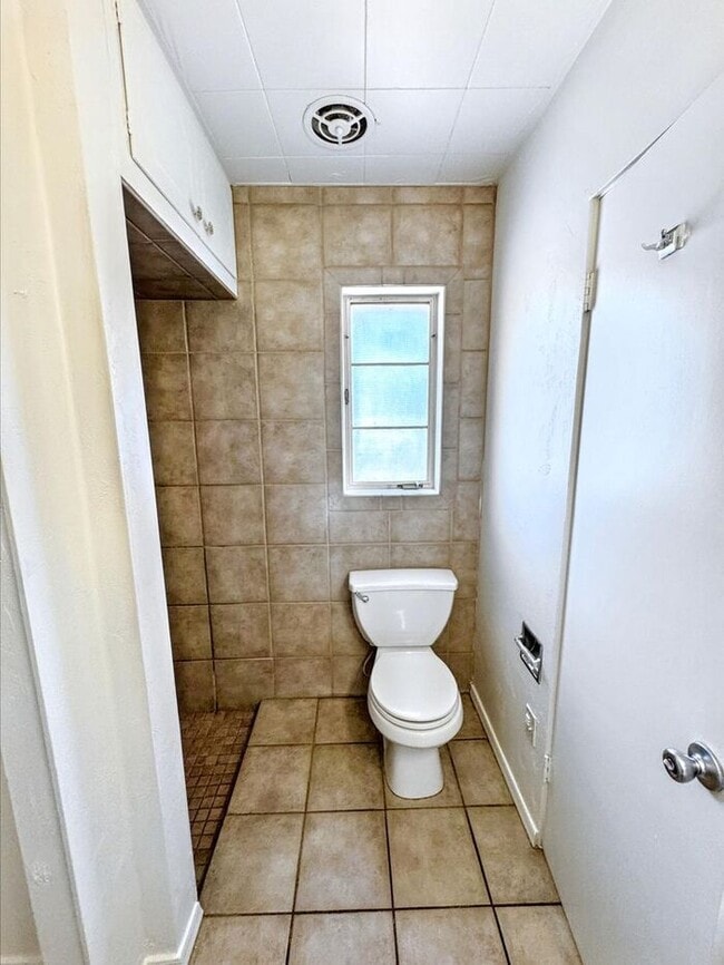 Building Photo - Charming 3-Bedroom Home in a Quiet Neighbo...