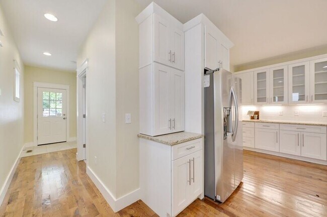 Building Photo - 1332 Lischey Ave