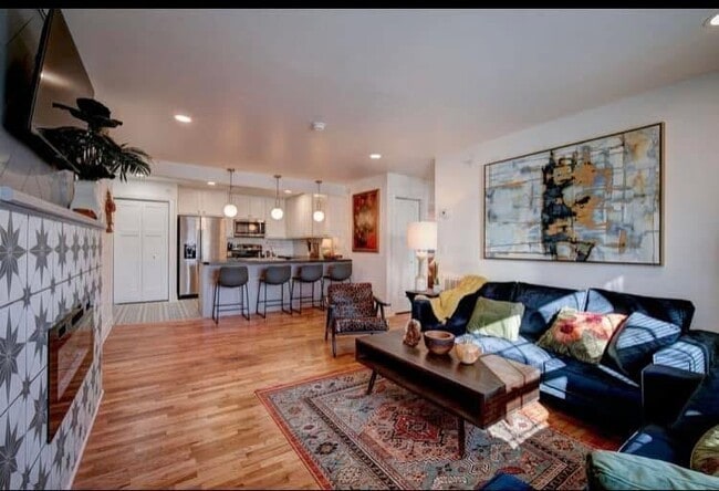 Building Photo - 922 Maple Ave