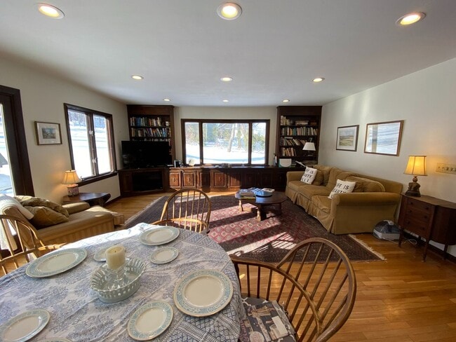 Building Photo - Four Bedroom Single Family Home