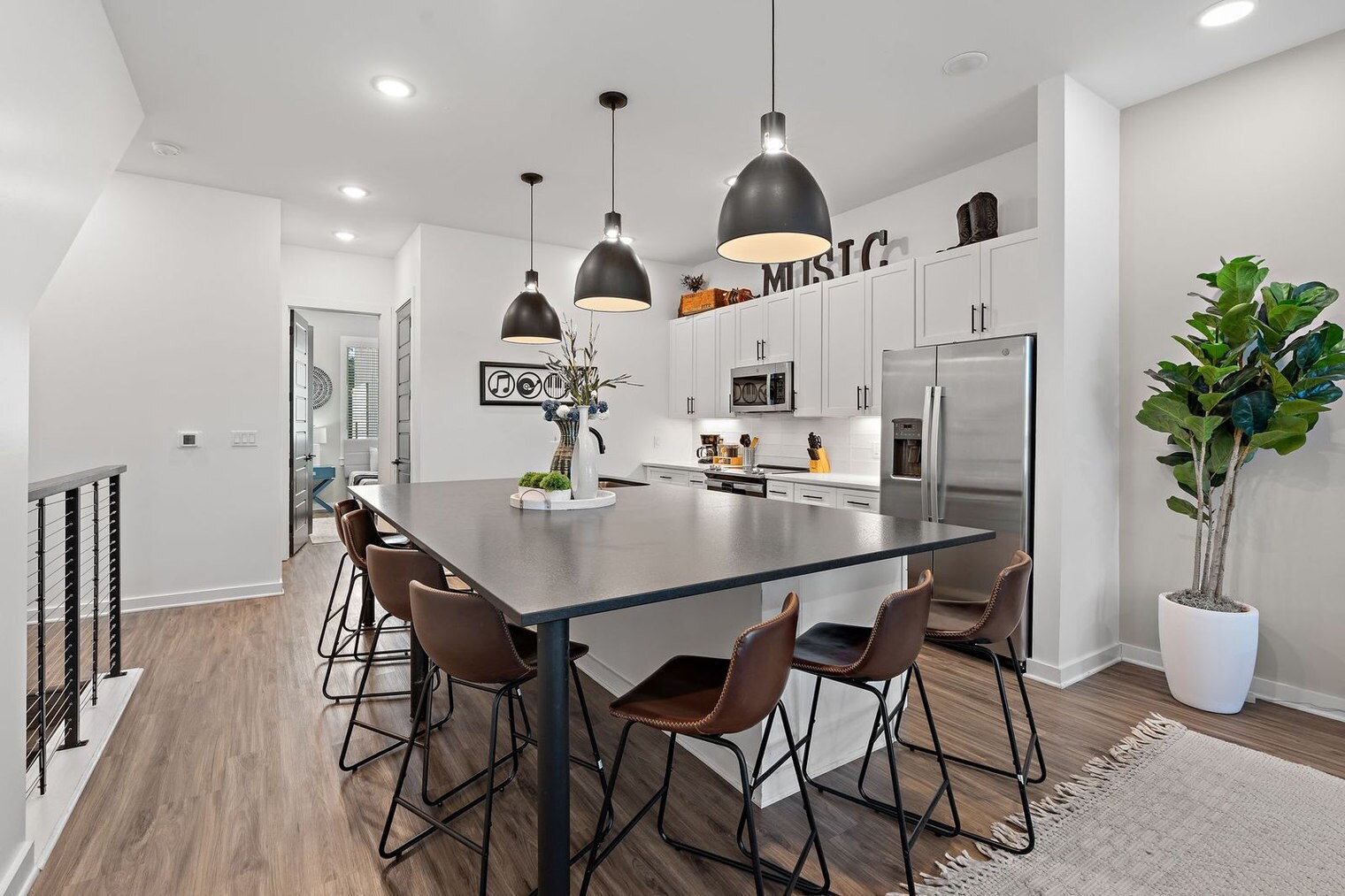 Building Photo - 738 Douglas Ave