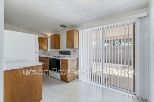 Building Photo - 4246 E Pima St