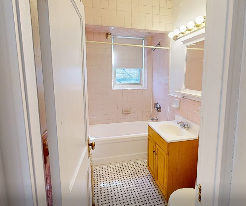 Building Photo - 1776 Beacon St