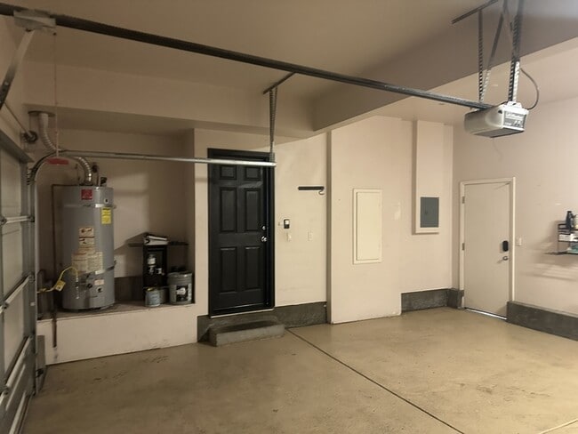 Building Photo - 3904 Purple Finch Ln