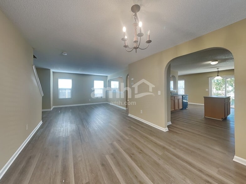 Building Photo - 37 Valleyfield Dr